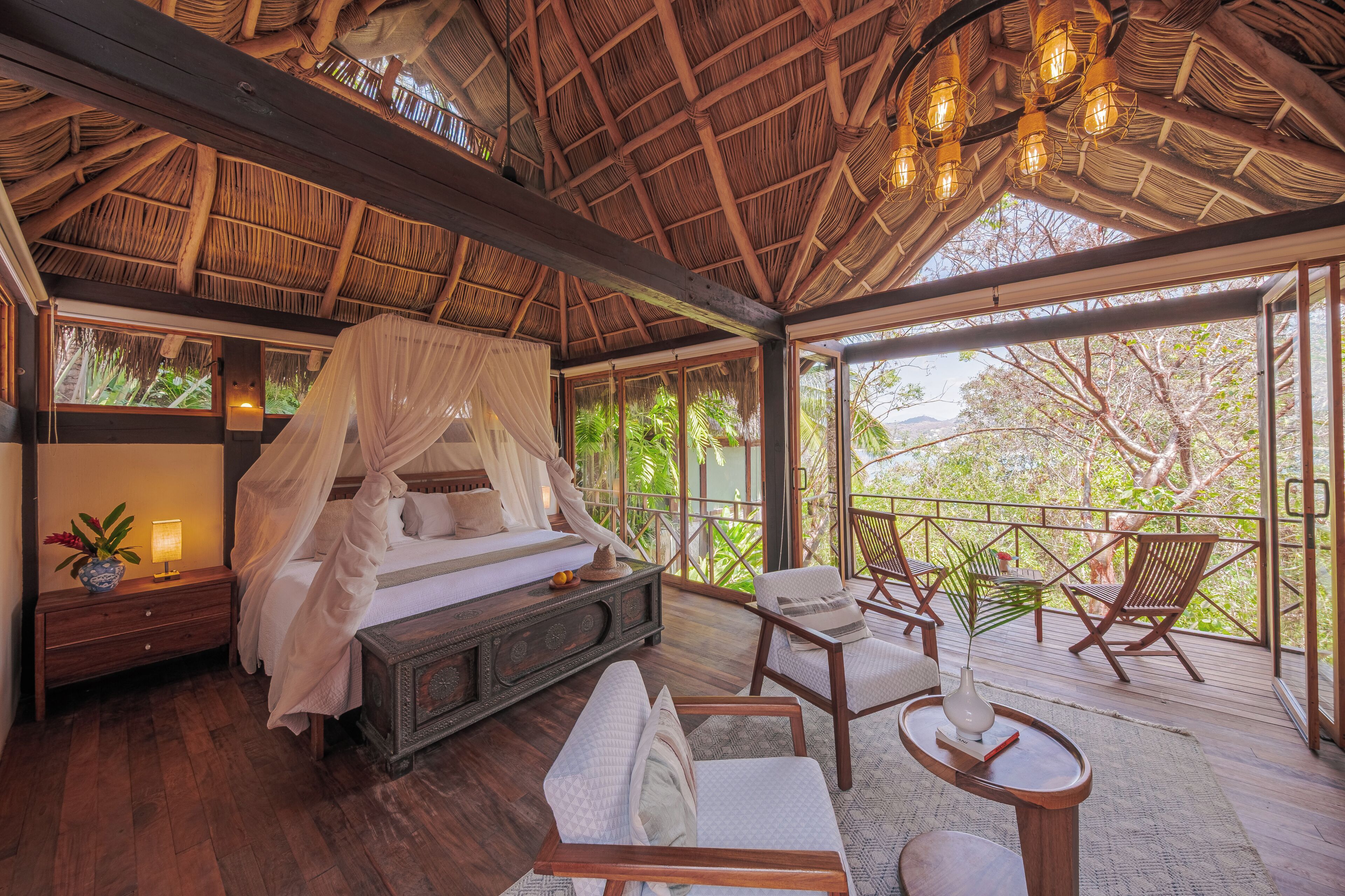 Luna Suite Selva Queen | Minibar, in-room safe, free WiFi, bed sheets