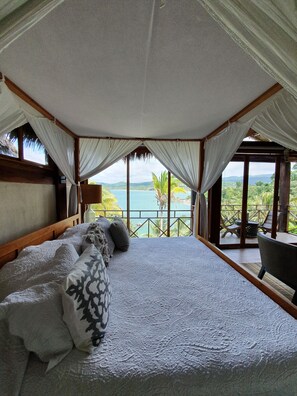 Minibar, in-room safe, free WiFi, bed sheets