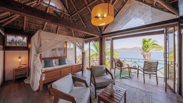 Luna Suite Mar King | Minibar, caja de seguridad en la habitación, wifi gratis y ropa de cama