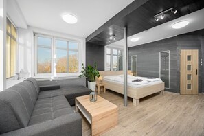 Duplex Suite with Terrace & Infrasauna | Una cassaforte in camera, culle/letti per bambini (a pagamento)