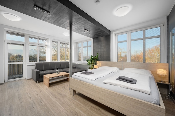 Duplex Suite with Terrace & Infrasauna | 房內夾萬、免費 Wi-Fi、床單