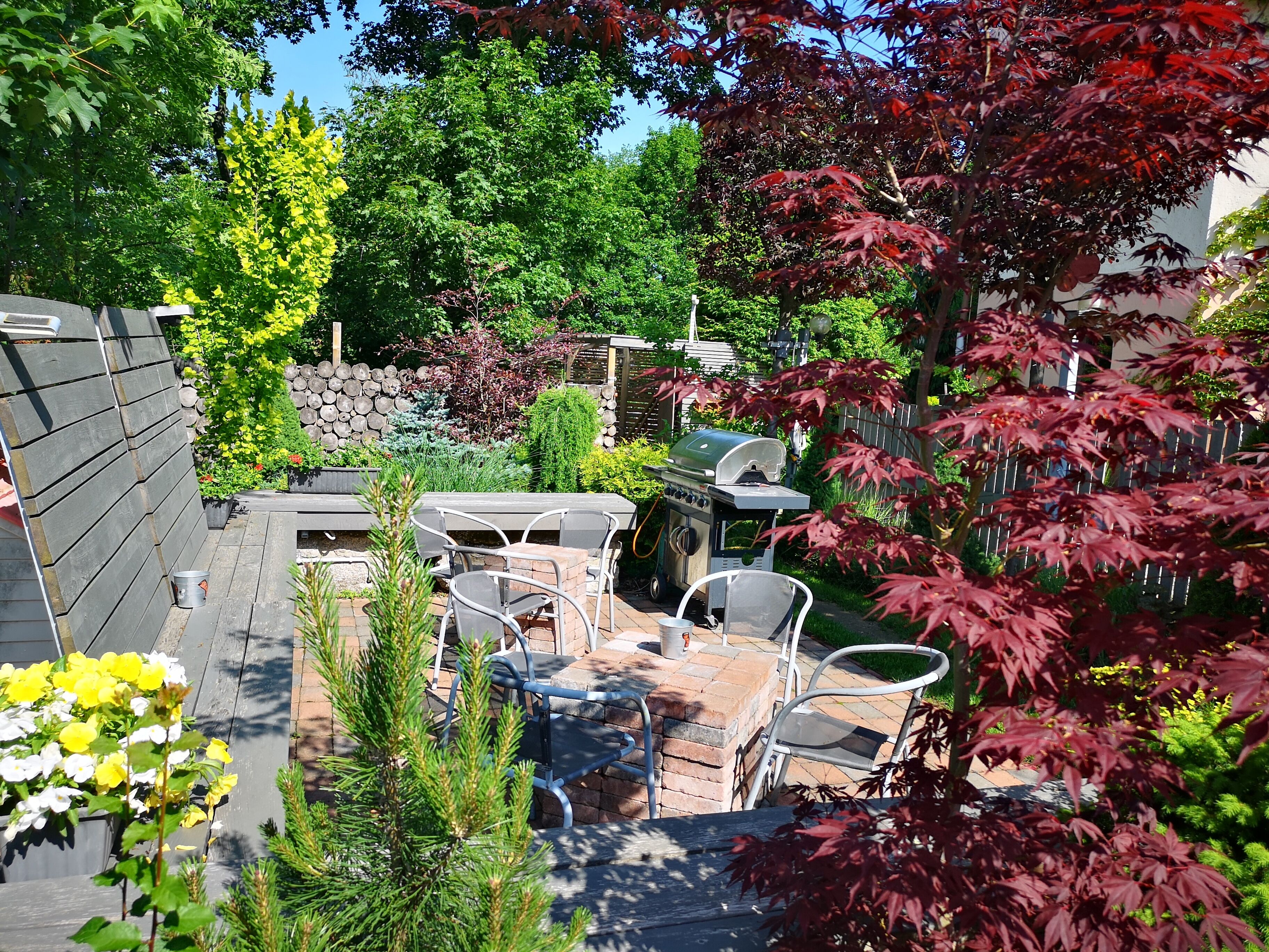 outdoor banquet area