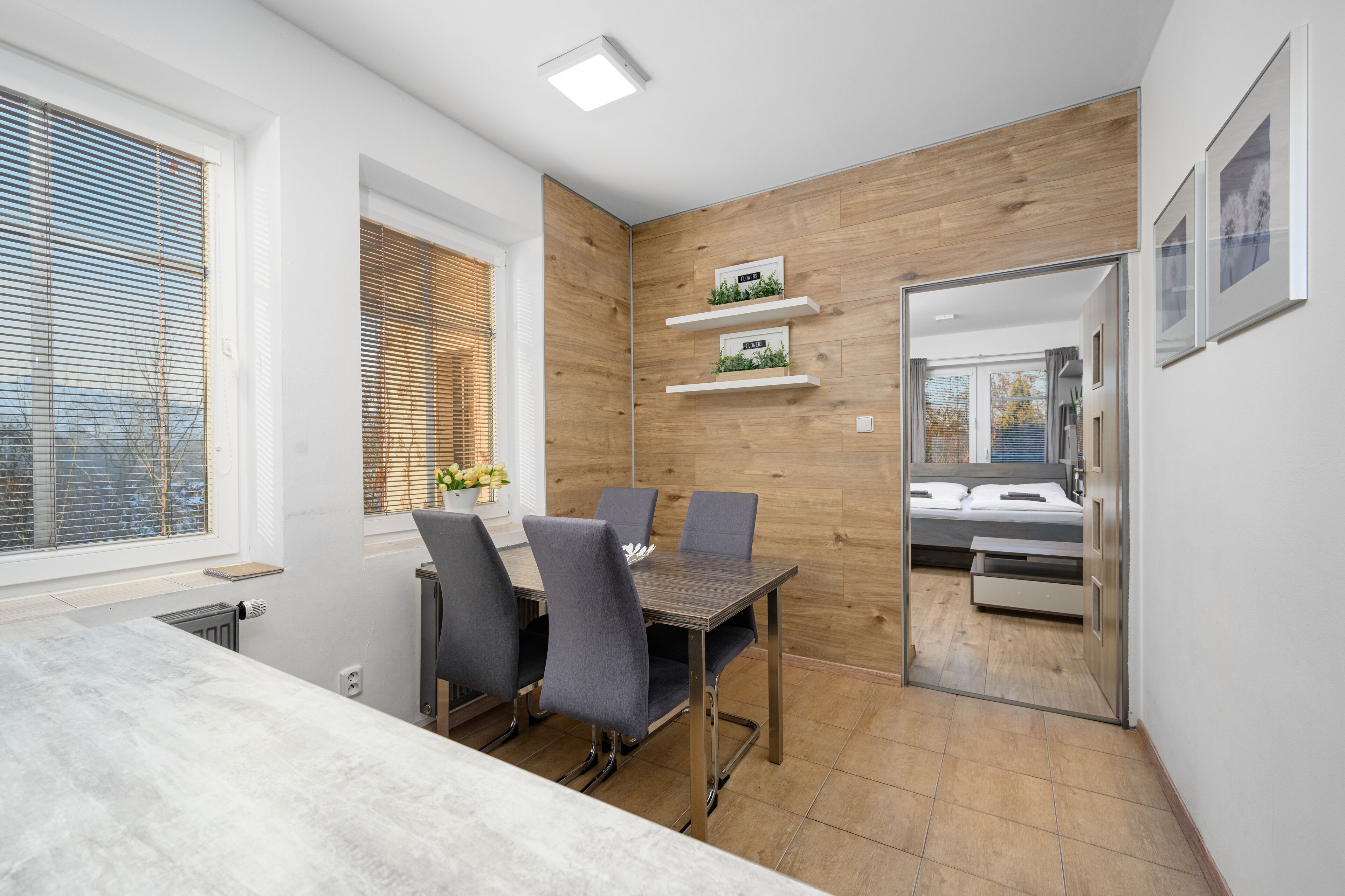 Suite, 2 Schlafzimmer (#6) | Zimmersafe, Babybetten, kostenloses WLAN, Bettwäsche