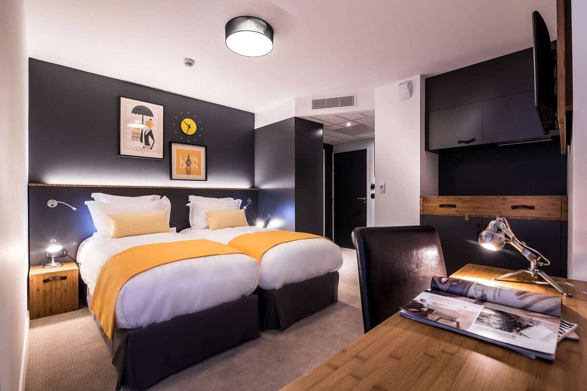 In-room safe, laptop workspace, soundproofing