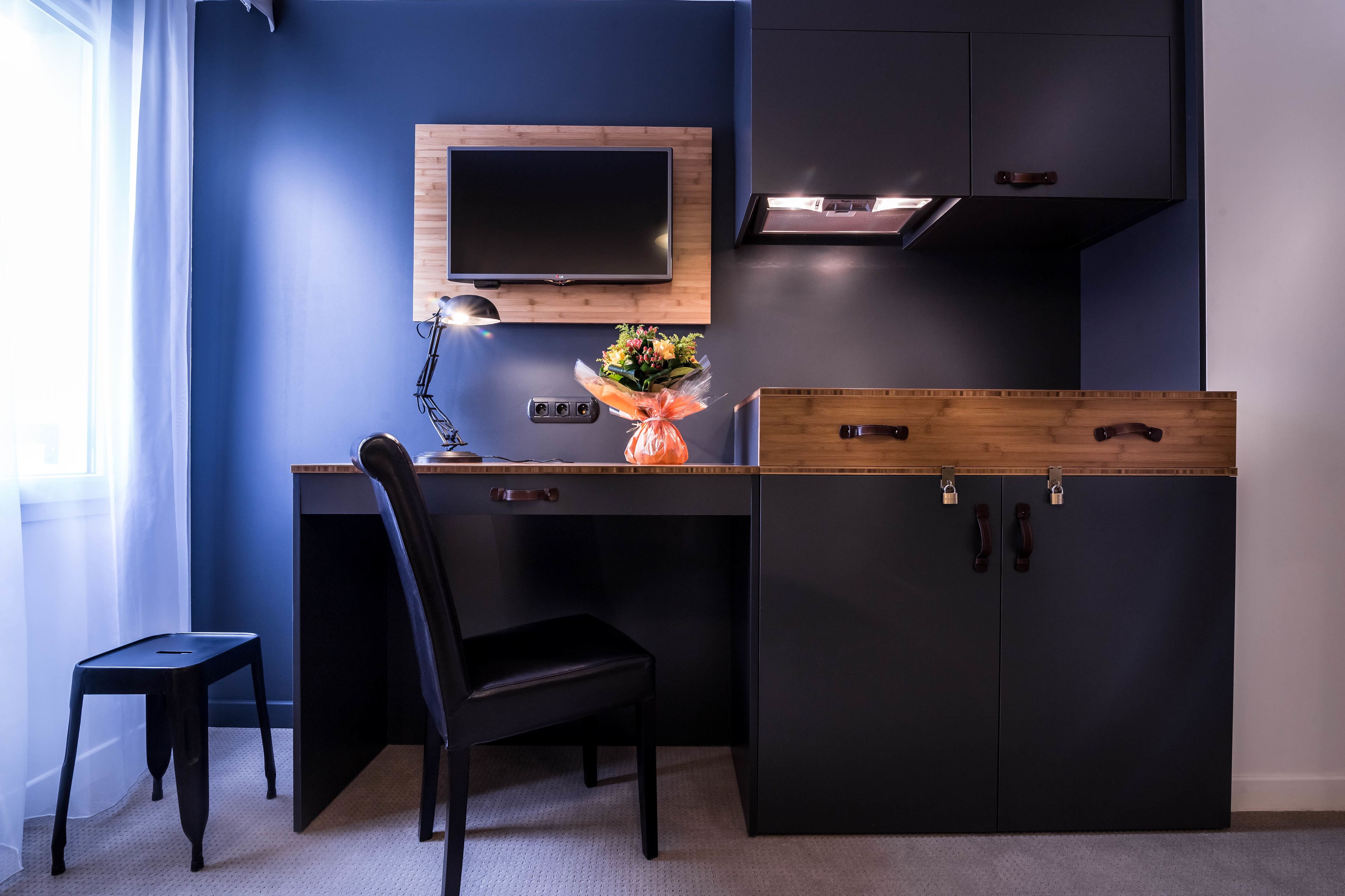 classic room | in-room safe, laptop workspace, soundproofing, iron/ironing board