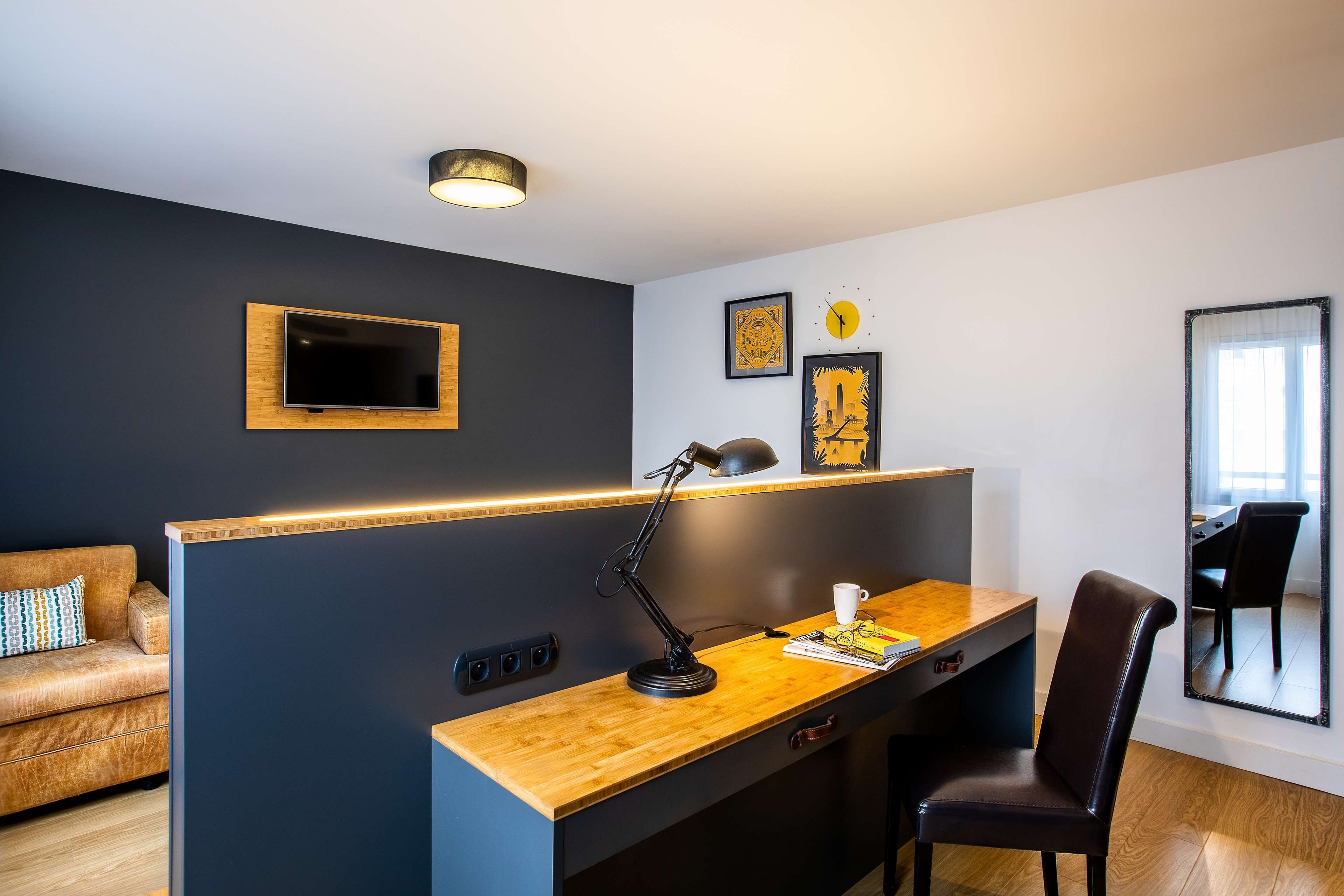 in-room safe, laptop workspace, soundproofing, iron/ironing board