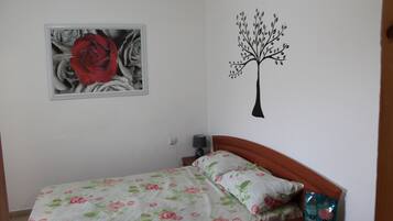 Escritorio, cunas gratuitas, camas plegables/adicionales y wifi gratis