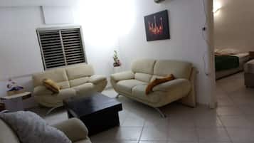 Estudio | Baño | Regadera y amenidades de baño gratuitas
