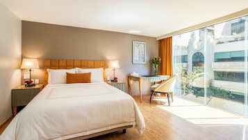 Master Suite, 1 Queen Bed, Exterior View | ์ ์๊ทน์ฑ ์นจ๊ตฌ, ๊ฐ์ค ๋ด ๊ธ๊ณ , ์ฑ
์, ๋ค๋ฆฌ๋ฏธ/๋ค๋ฆฌ๋ฏธํ