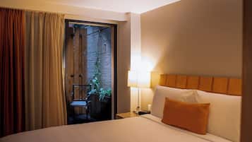 Master Suite, 1 Queen Bed, Interior View | Terrace/patio