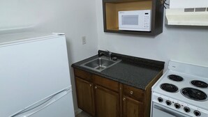 Standard Double Room, 2 Full Sized Beds, Refrigerator & Microwave |   전용 주방