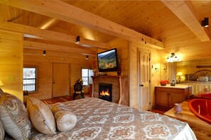 Sweetheart Cabin, 1 Bedroom, Jetted Heart-shaped Tub, Outdoor Hot Tub, Mountain View | Premium bedding, individually decorated, individually furnished