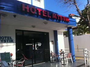 Front of property - Hotel Mystik (Santo Domingo)