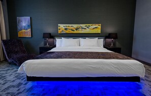Premium bedding, in-room safe, desk, laptop workspace