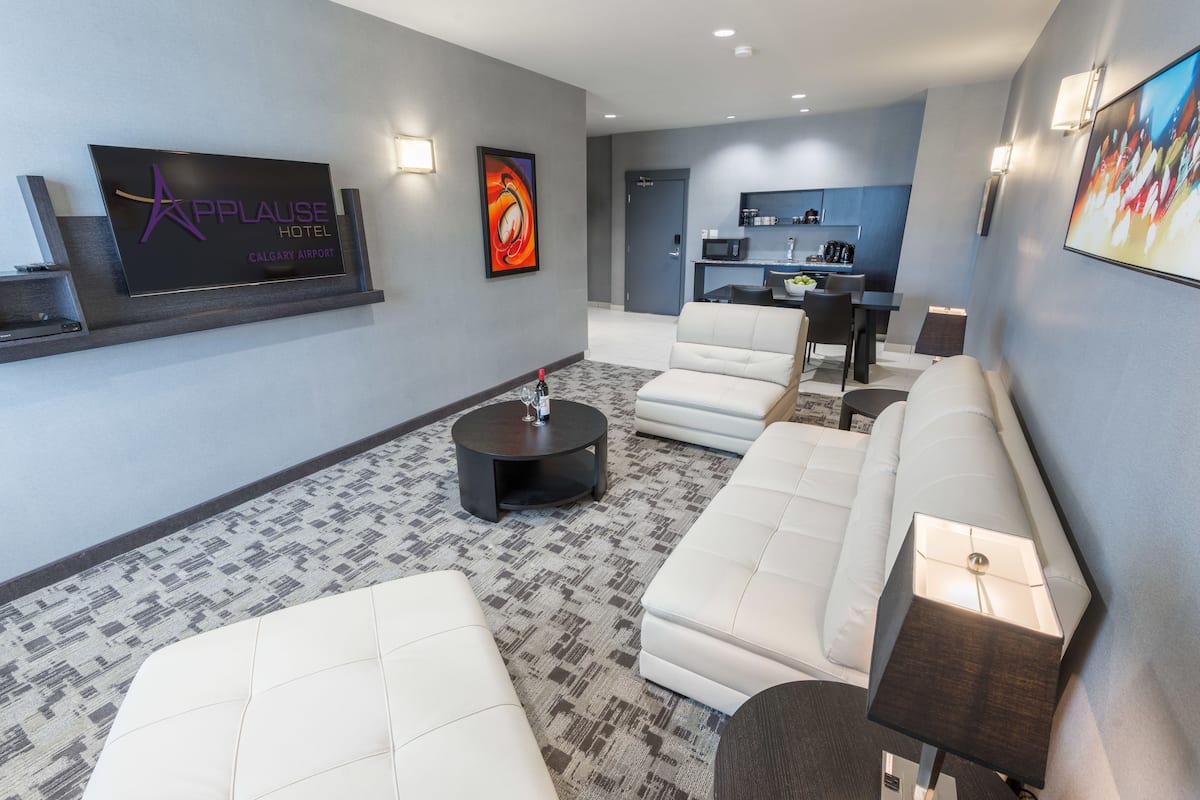 premium bedding, in-room safe, desk, laptop workspace