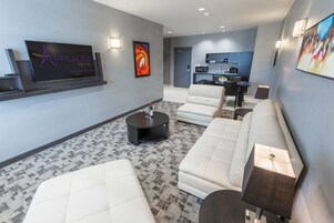 Premium bedding, in-room safe, desk, laptop workspace