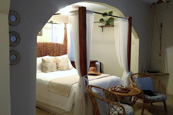 Deluxe Cabin, Private Bathroom (Hidden Gem) | Individually decorated, individually furnished, laptop workspace