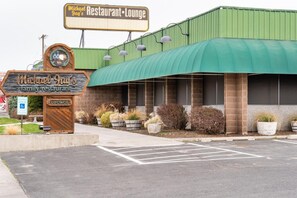 Exterior - M&M Motel (Connell)