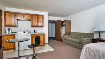 Room, 1 Queen Bed, Kitchenette