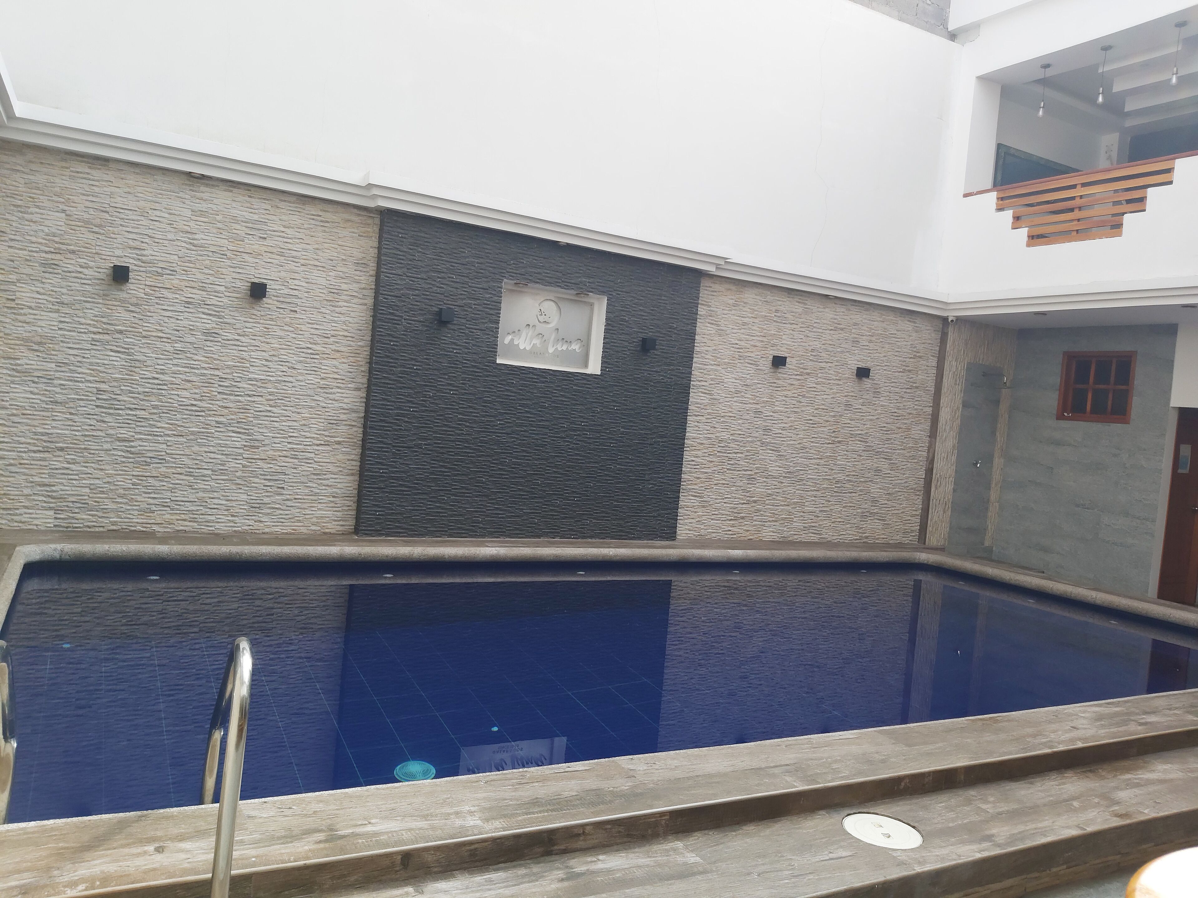 Außenpool, Liegestühle