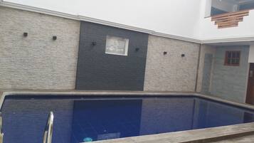 Außenpool, Liegestühle