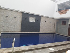 Outdoor pool, sun loungers - Galapagos Native (Puerto Ayora)