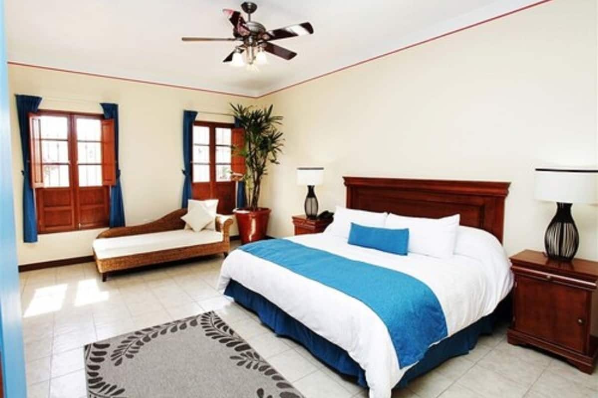 Master | Egyptian cotton sheets, desk, free WiFi