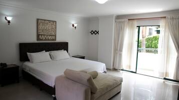 Bar mini, meja, seterika/papan seterika, Wi-fi percuma