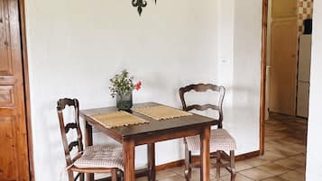 Cottage, en-suite badkamer | Dineren