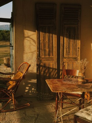 Basic Cottage, Ensuite, Courtyard View | Terrace/patio