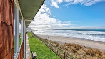Premier Condo, 1 Bedroom, Kitchen, Beach View | View from room