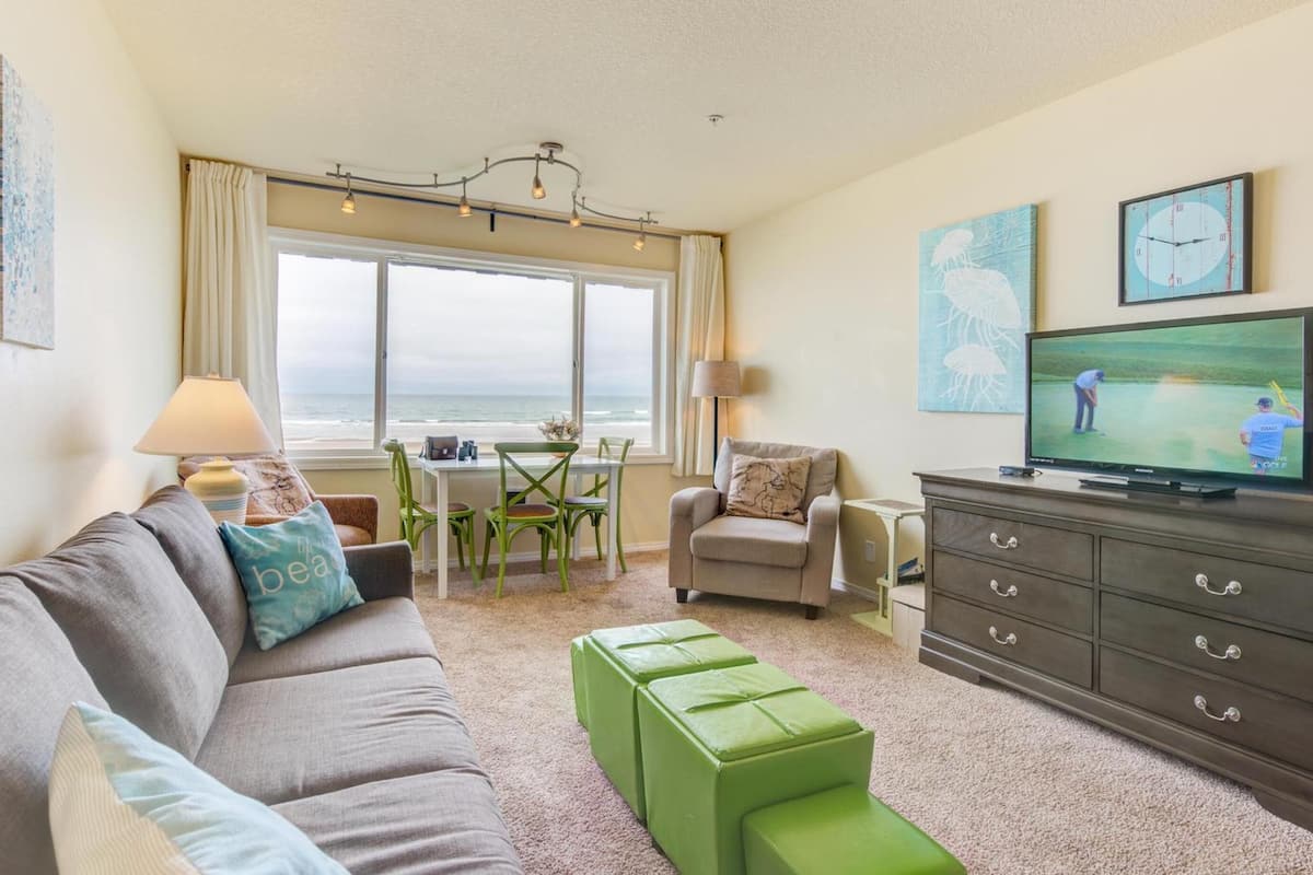 Traditional Condo, 1 Bedroom, Kitchen, Beach View | Living area | Flat-screen TV, DVD player
