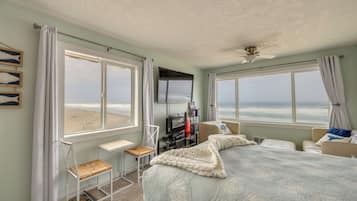 Penthouse, 1 Bedroom, Kitchen, Beach View | Beach/ocean view