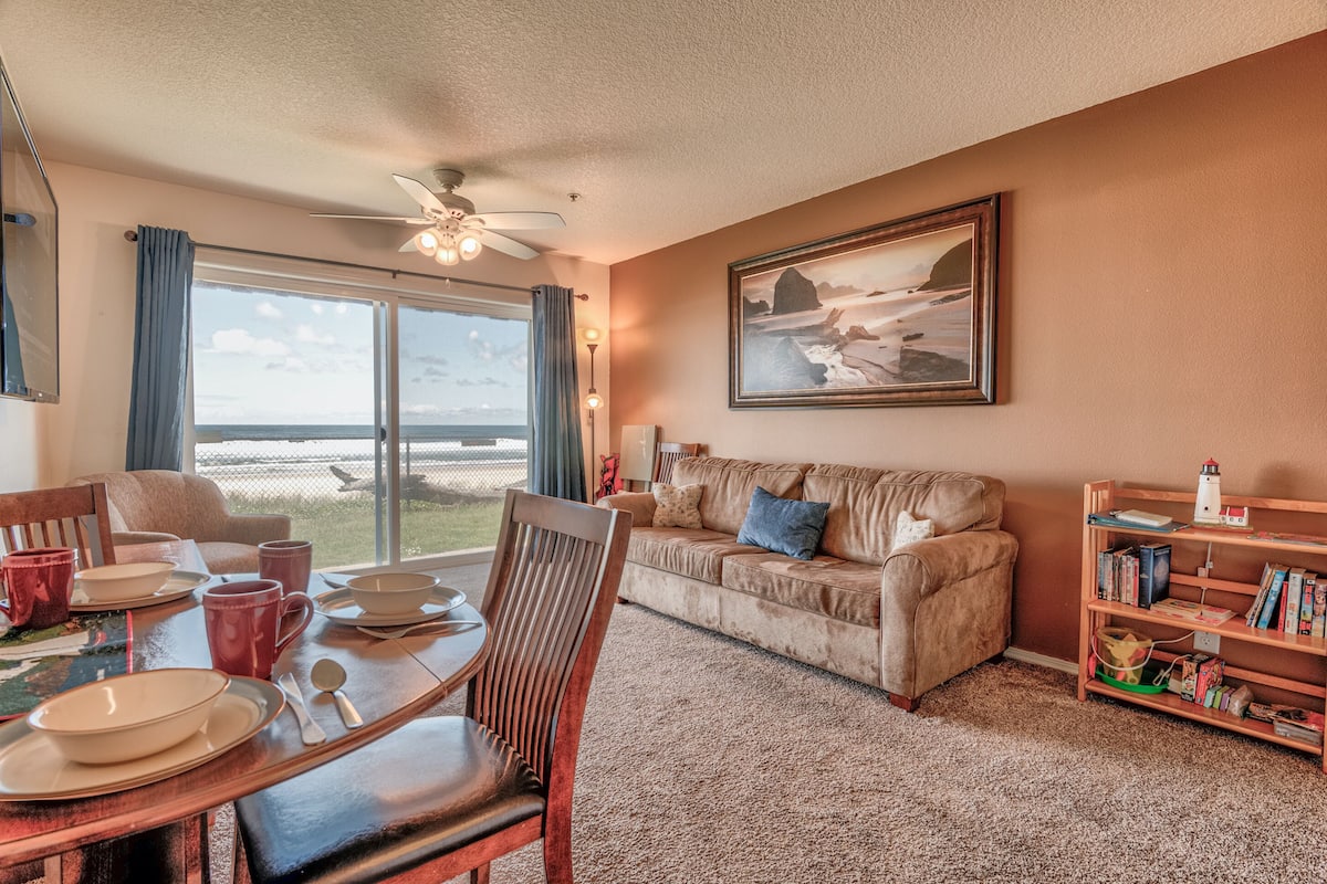 Signature Condo, 1 Bedroom, Kitchen, Beach View | In-room dining