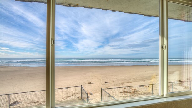 Unclassified image, 1 of 303, button - Sea Gypsy Rentals (Lincoln City)