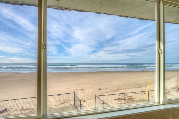 Suite (Retro with Vintage Furniture) | Beach/ocean view
