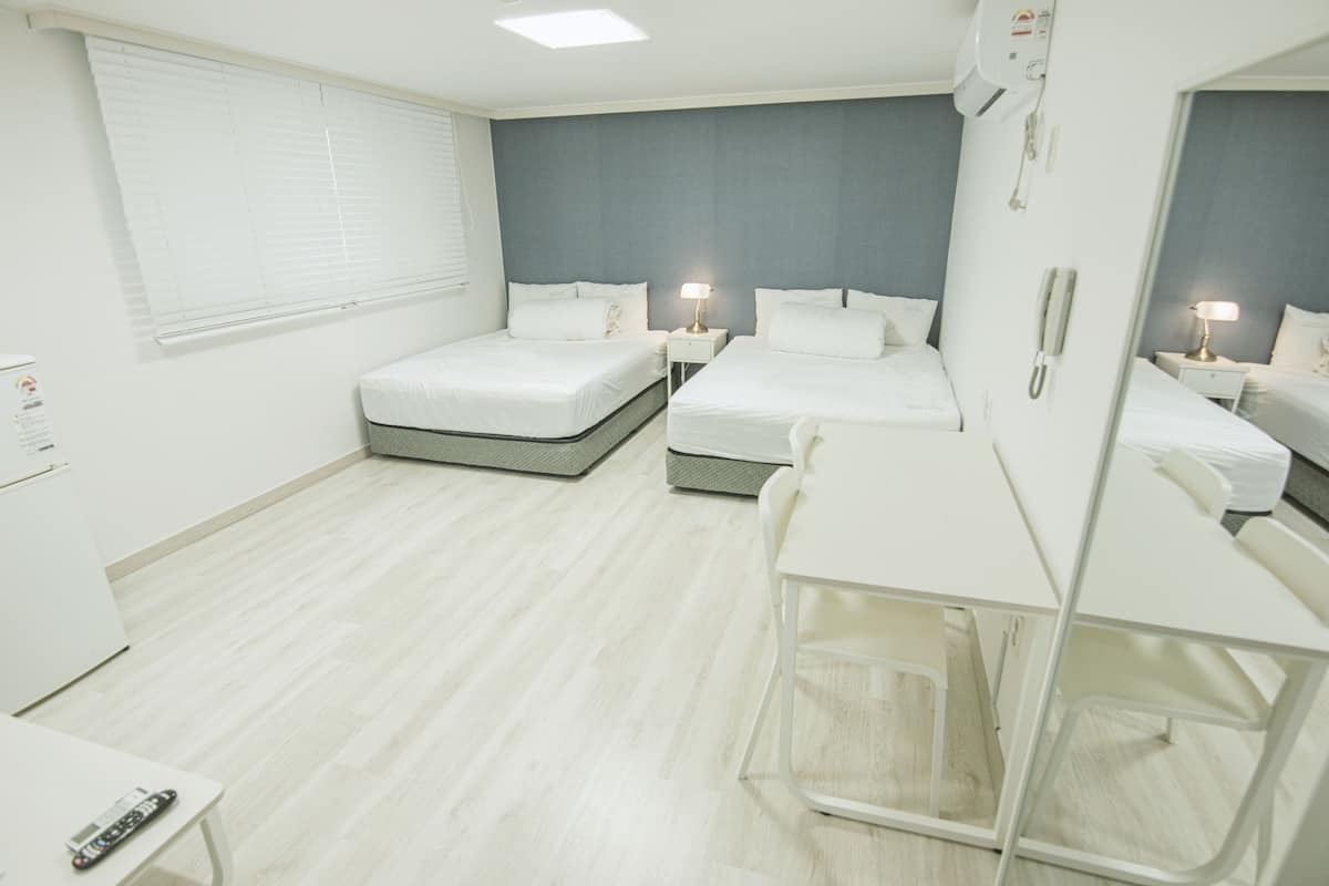 Deluxe Twin (Hotel Room) | WiFi (free)