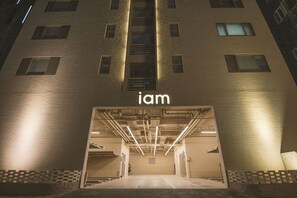 Fachada de la propiedad por la tarde o noche