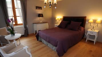 Superior-Doppelzimmer, mit Bad | Schallisolierte Zimmer, kostenlose Babybetten, kostenloses WLAN