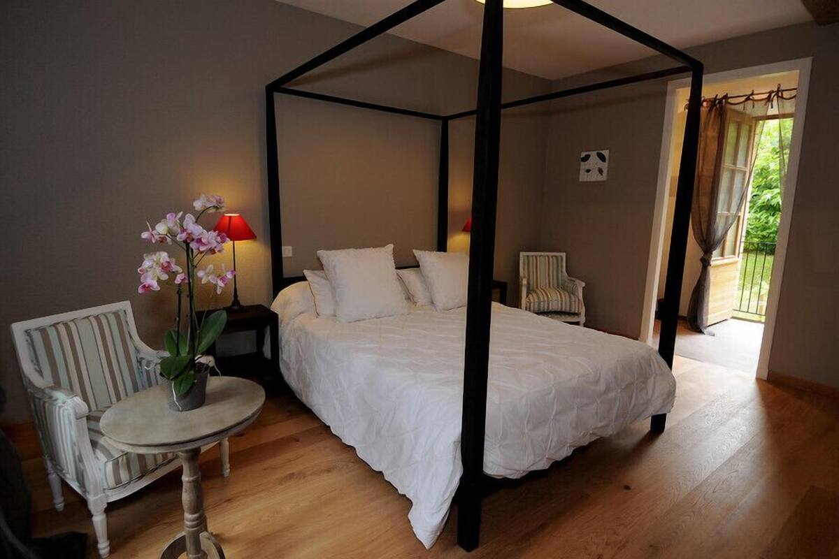 Superior-Doppelzimmer, mit Bad | Schallisolierte Zimmer, kostenlose Babybetten, kostenloses WLAN