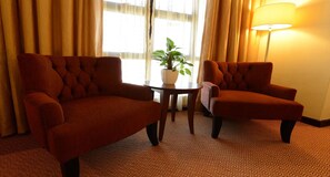 Minibar, bureau, chambres insonorisées, fer et planche à repasser