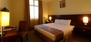 Minibar, bureau, chambres insonorisées, fer et planche à repasser