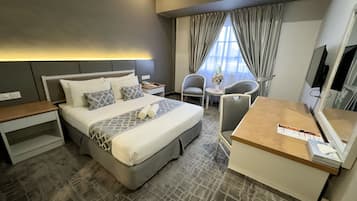 Executive Room | Minibar, desk, iron/ironing board, rollaway beds