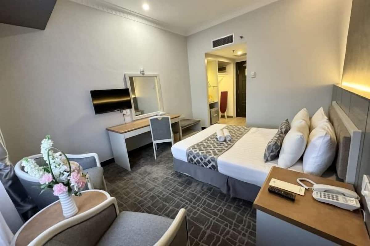 1 bedroom, minibar, desk, iron/ironing board