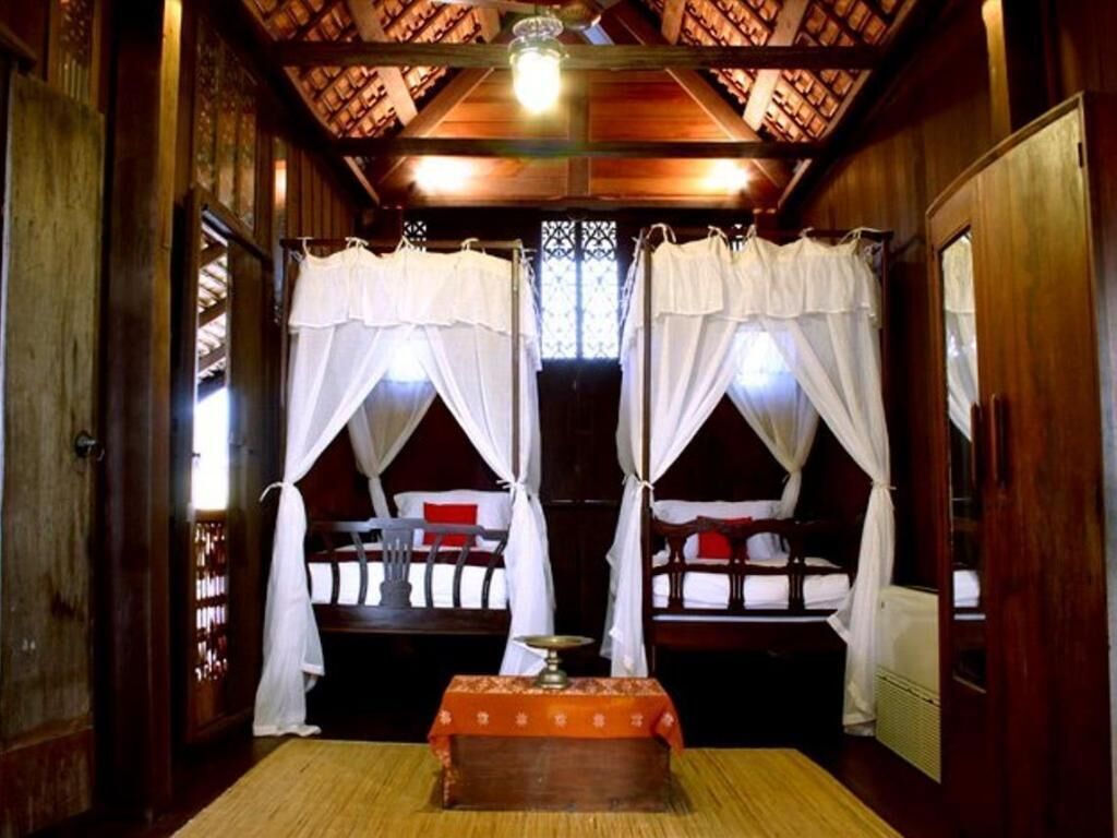 Minibar, desk, rollaway beds