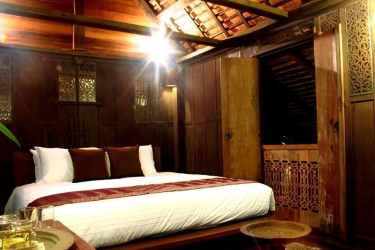 Minibar, desk, rollaway beds