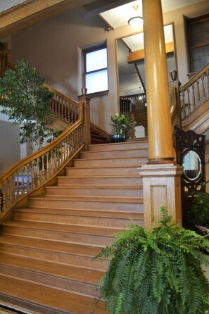 Interior - Hotel Gunter (Frostburg)