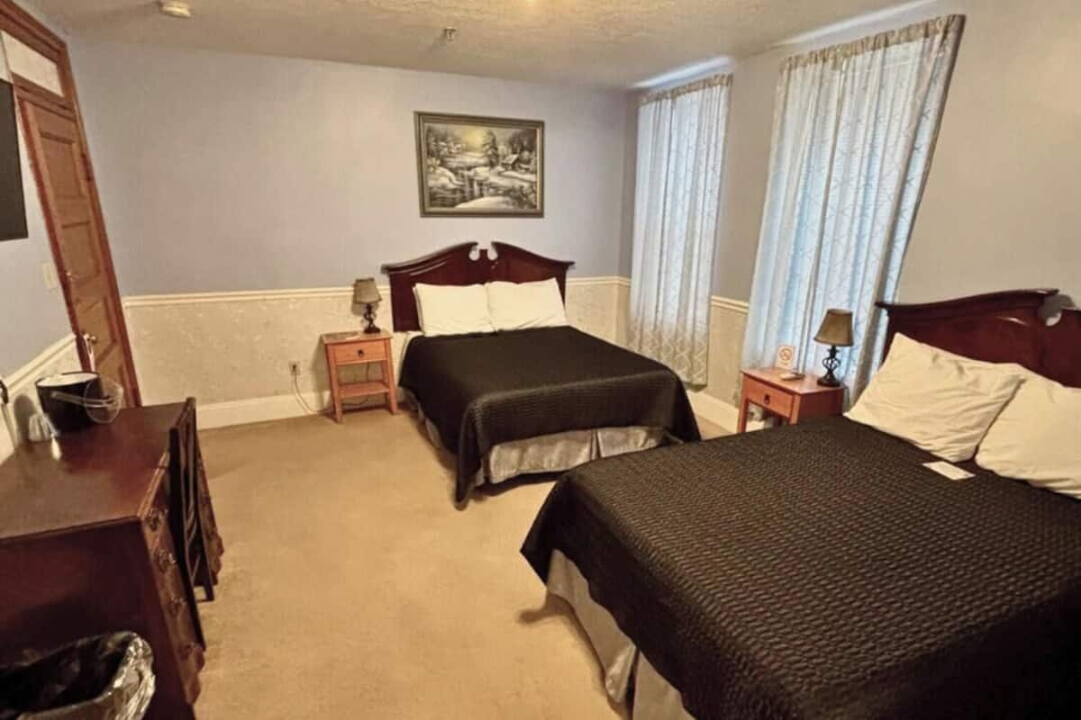 Deluxe Double Room, 2 Double Beds | Free WiFi, bed sheets