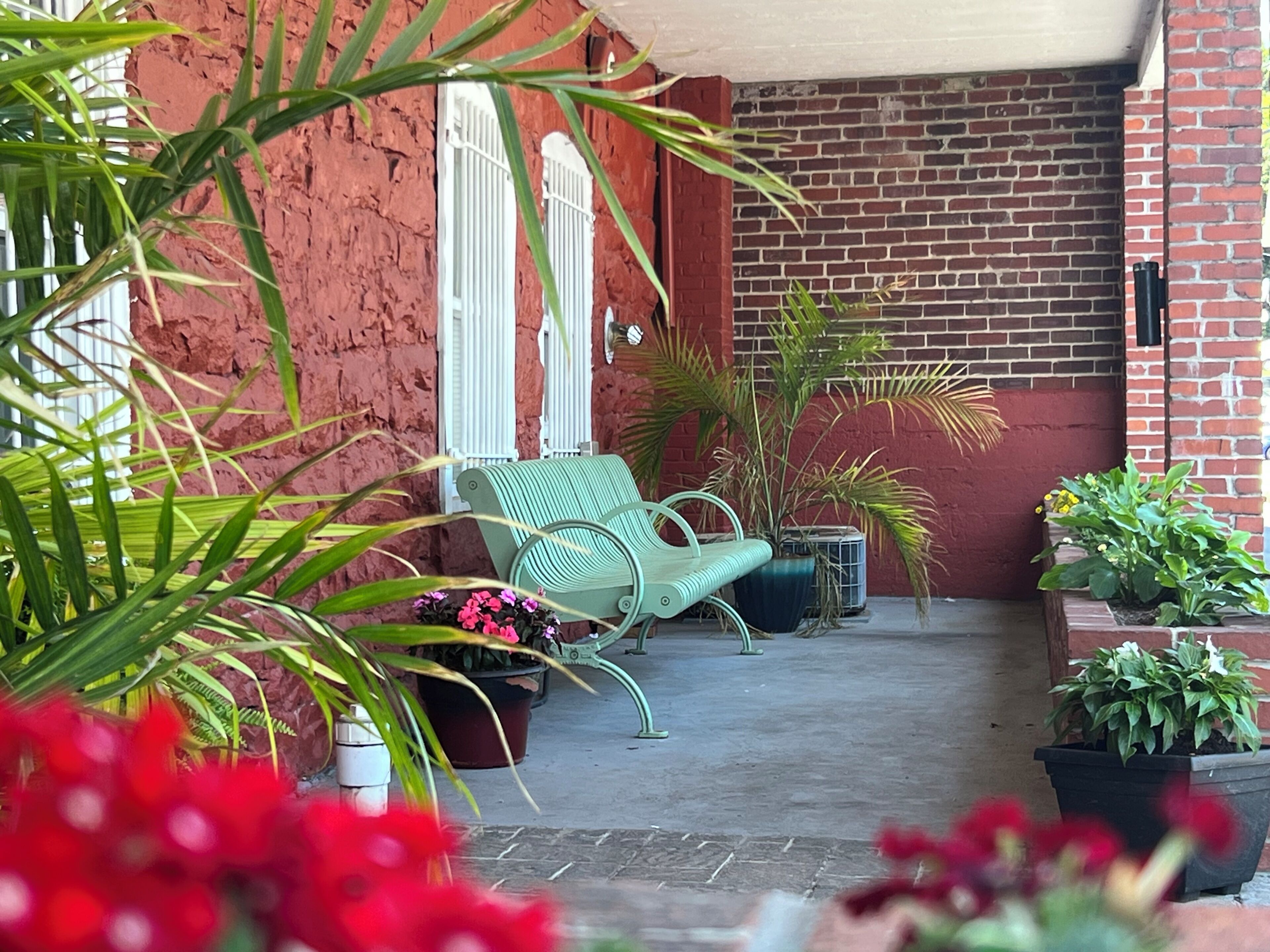 المنشأة من الخارج