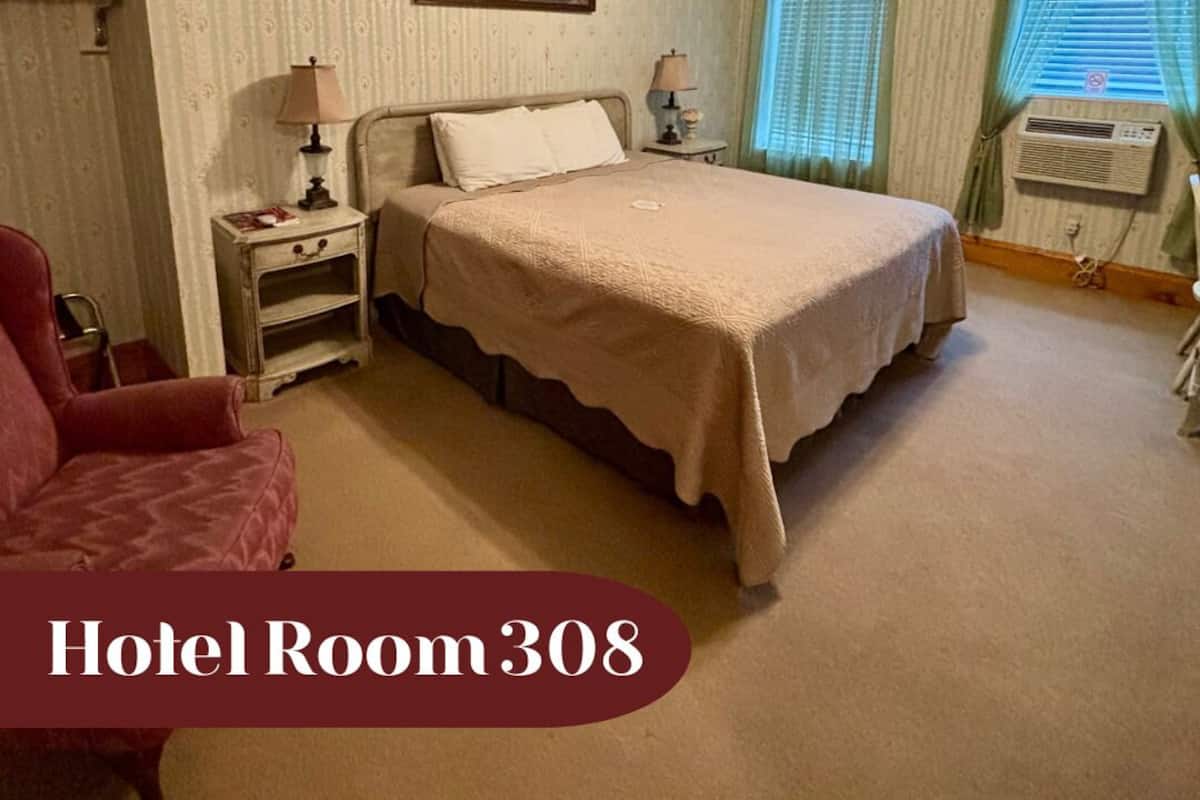 Deluxe Room, 1 King Bed | Free WiFi, bed sheets